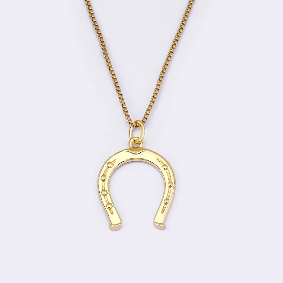 Collar Herradura Dorada — Amuleto de Buena Suerte
